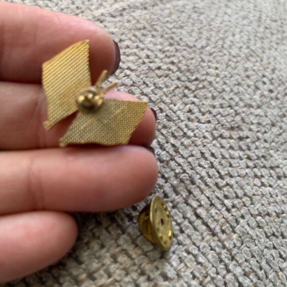 Vintage Pin USA Canada Flags Enamel Lapel Hat Tie Tack Bookbag Button Retro - Picture 6 of 7